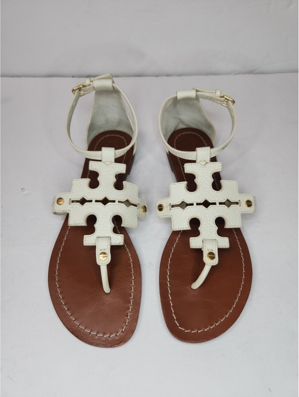 Tory Burch Phoebe Sandals 7.5 White Leather Logo Medallion Thong Flat Ankle EUC